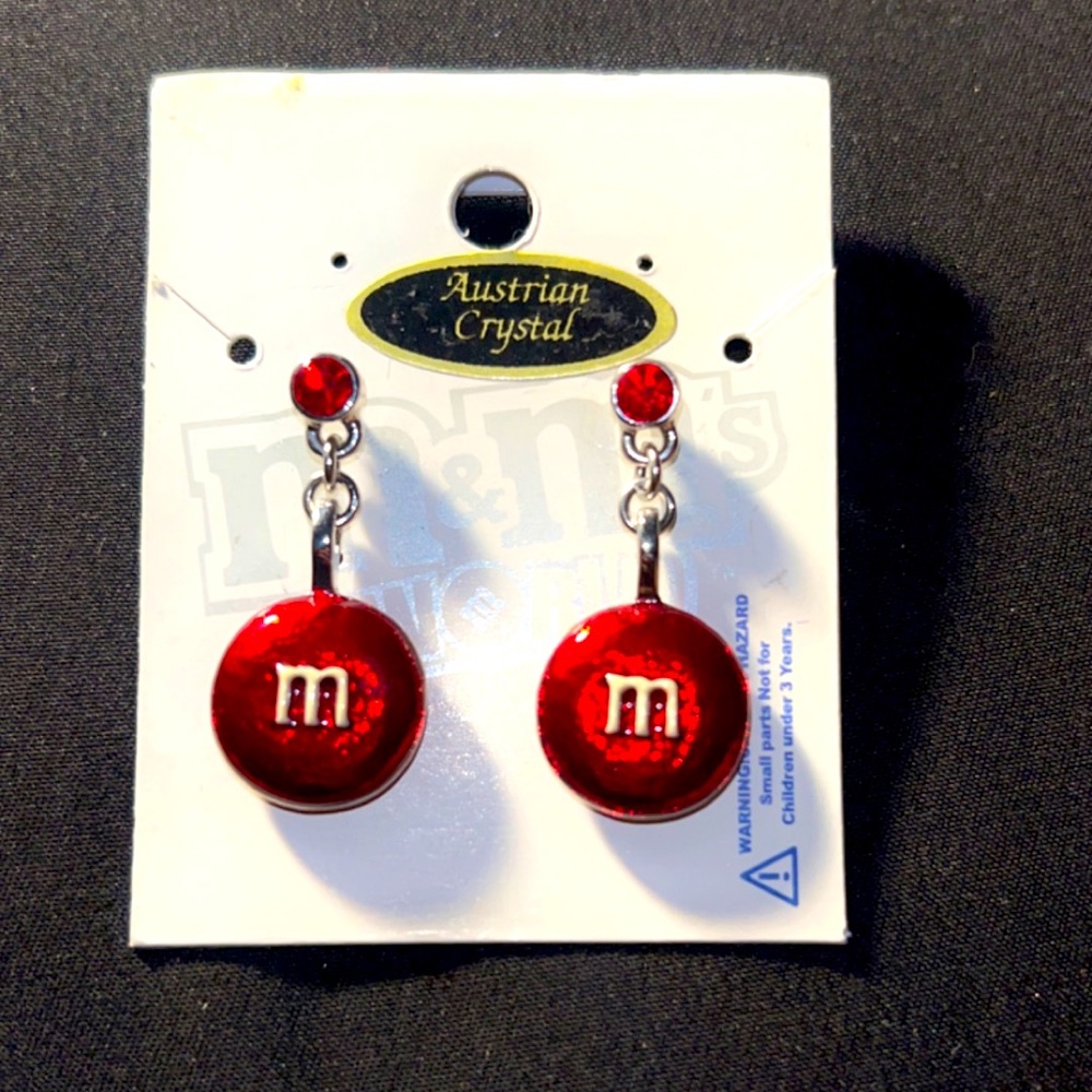 ✨Gorgeous Official M & M’s World Austrian Crystal Drop Earring❣️✨